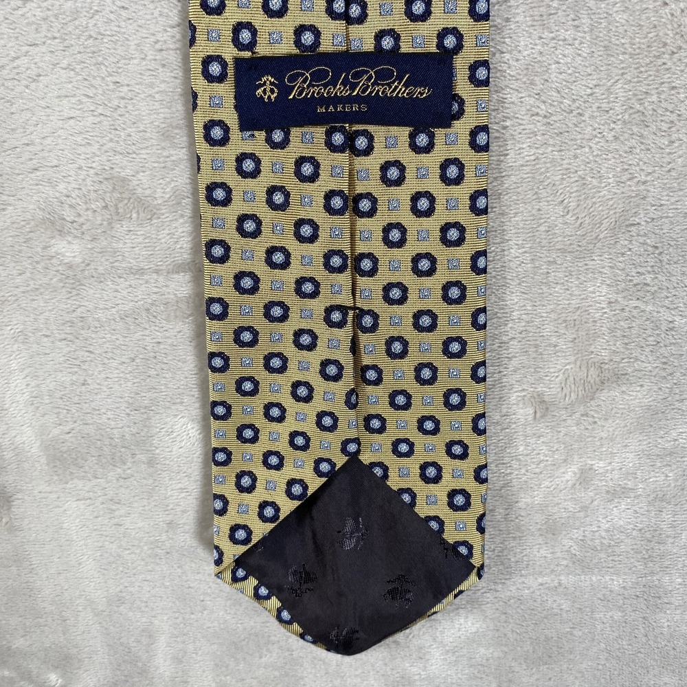 Brooks Brothers Makers Mens Necktie Gold Geometric Pure Silk Tie Made In The USA